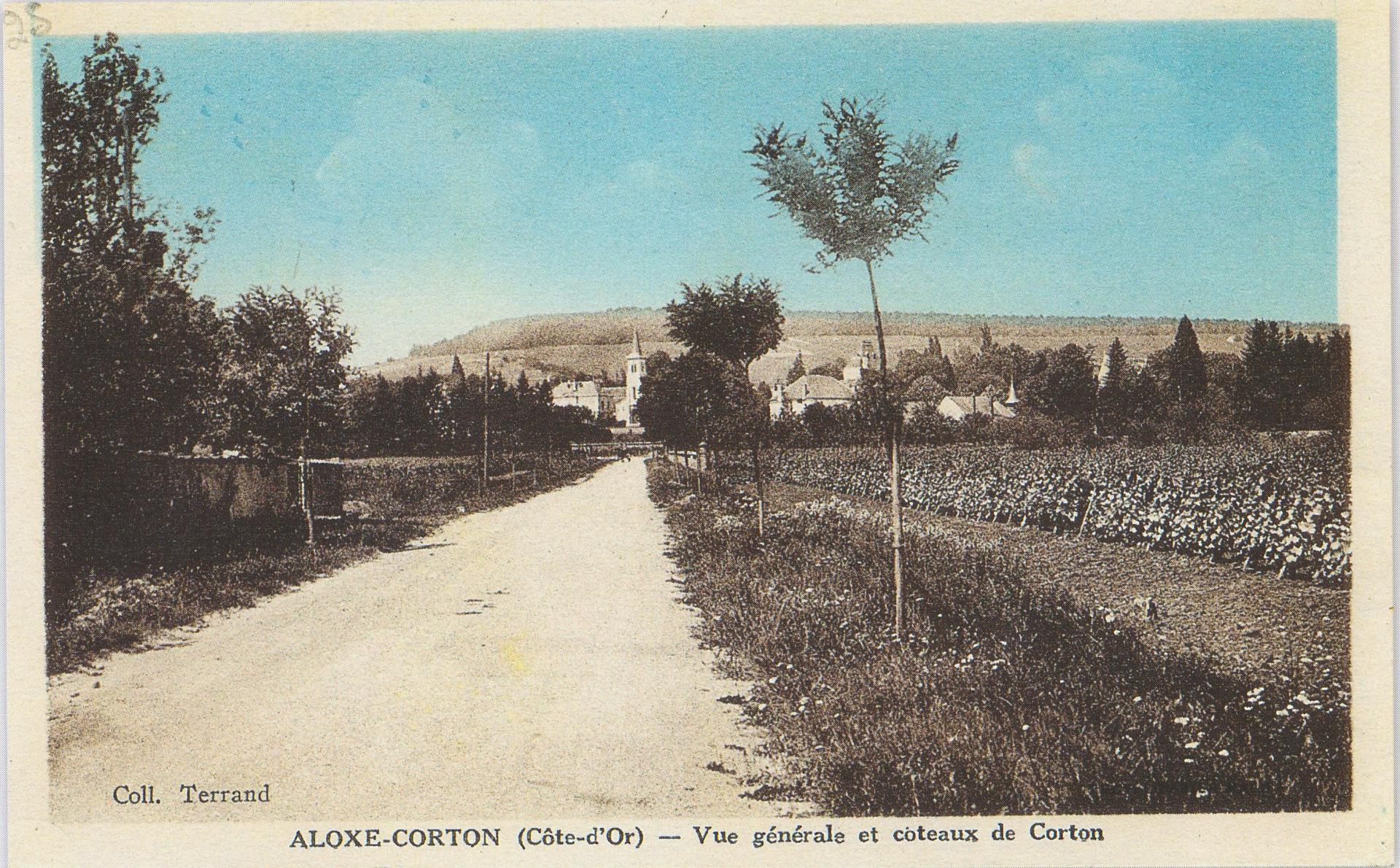 Entrée du Village par la route de Beaune (1932)